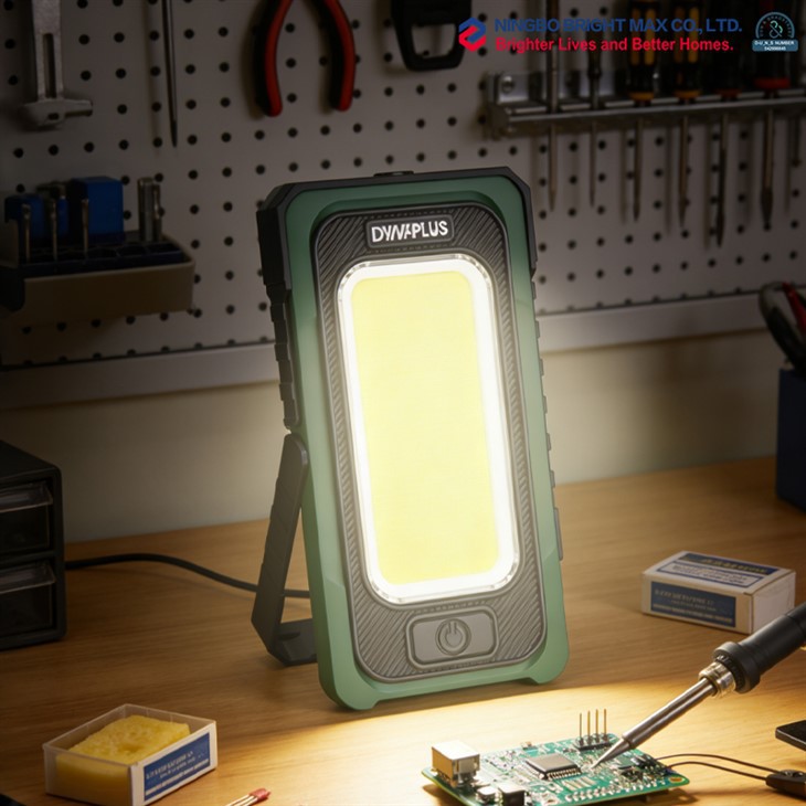 פנסי עבודה חיצוניים נטענים